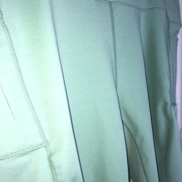 5/$25 
Adrienne Vittadini Sport Green Shorts 2X Pockets Bermuda Lightweight - Picture 7 of 10